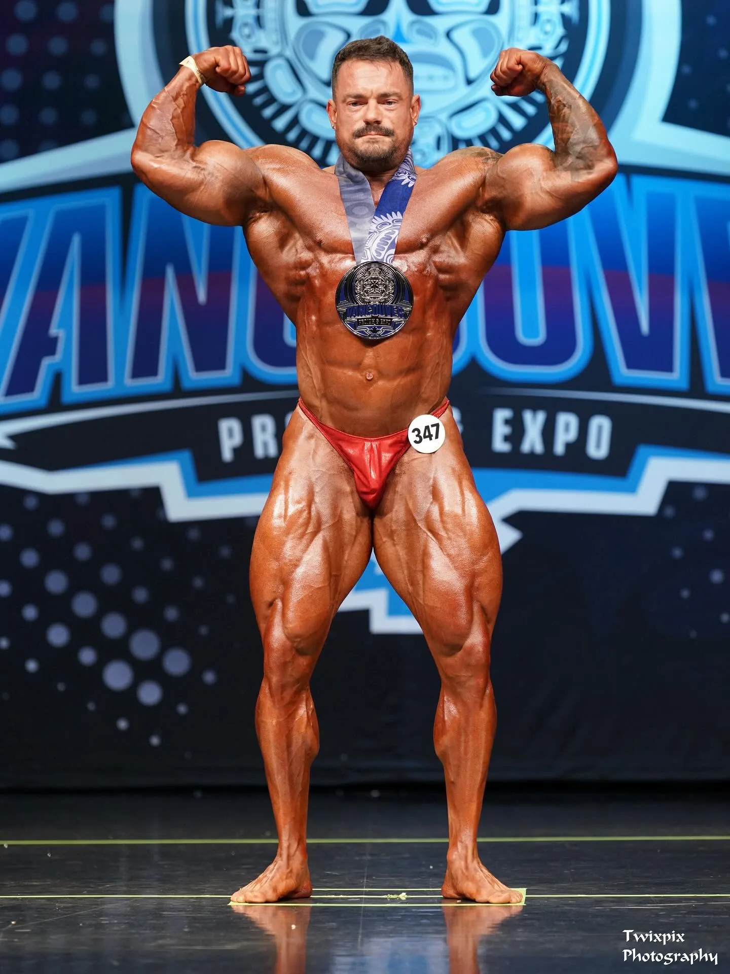 Carl Lepage avec sa médaille
